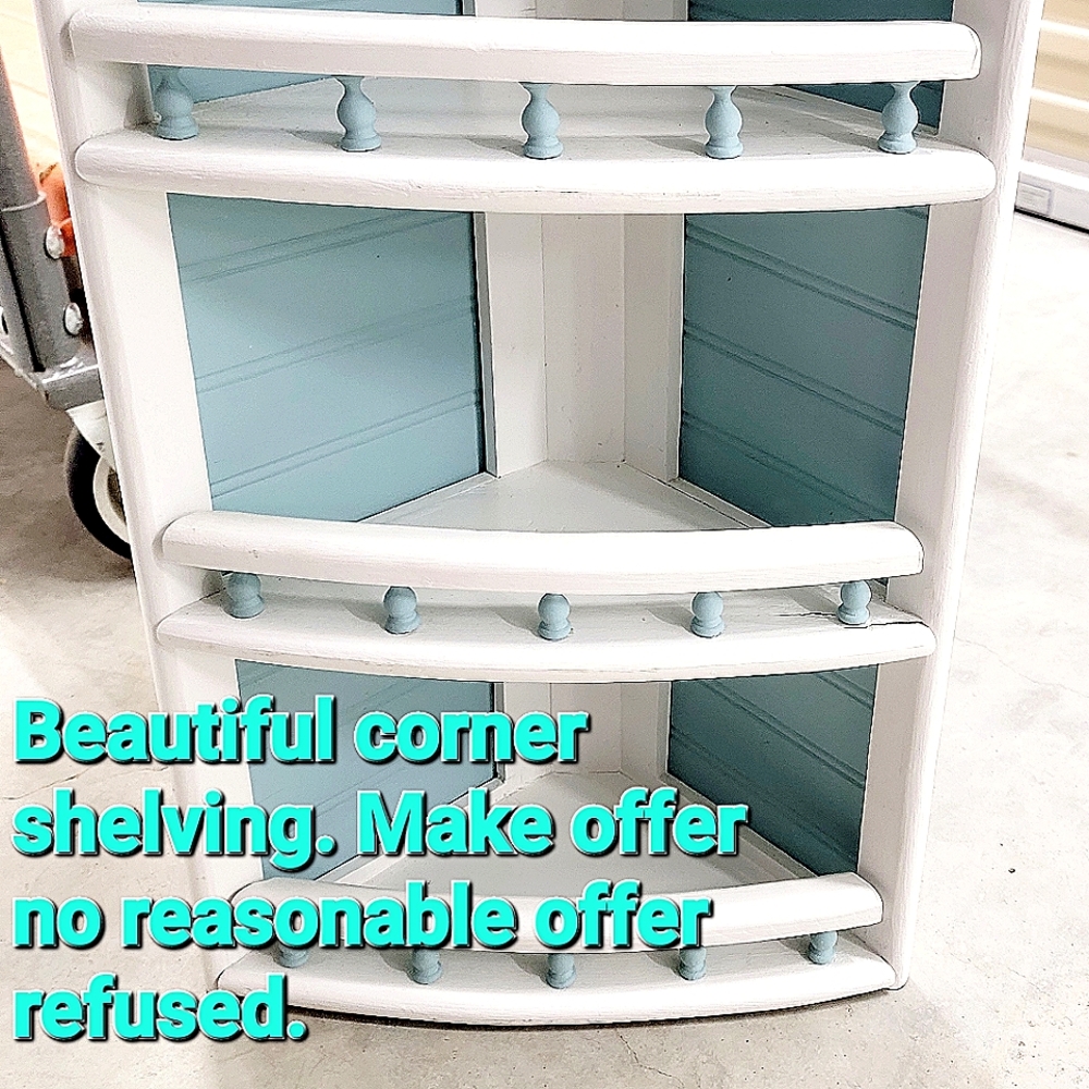 Corner shelf